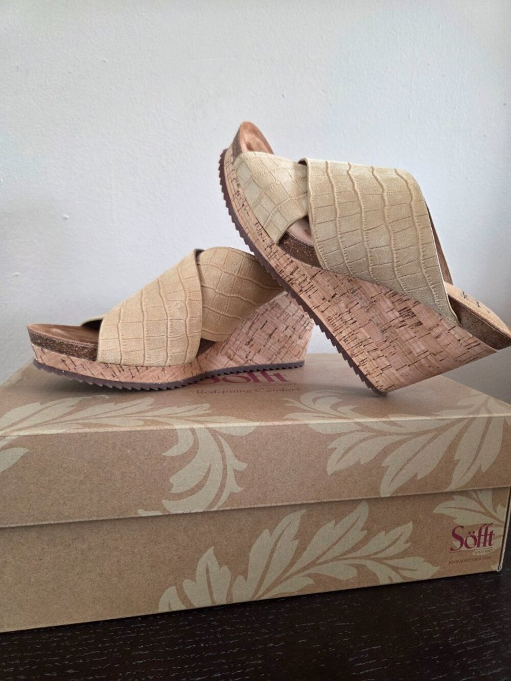 Sofft Women's Ciera 9.5/9 M Leather Croc Cork Wedge Sandals Shoes Beige Slip-On